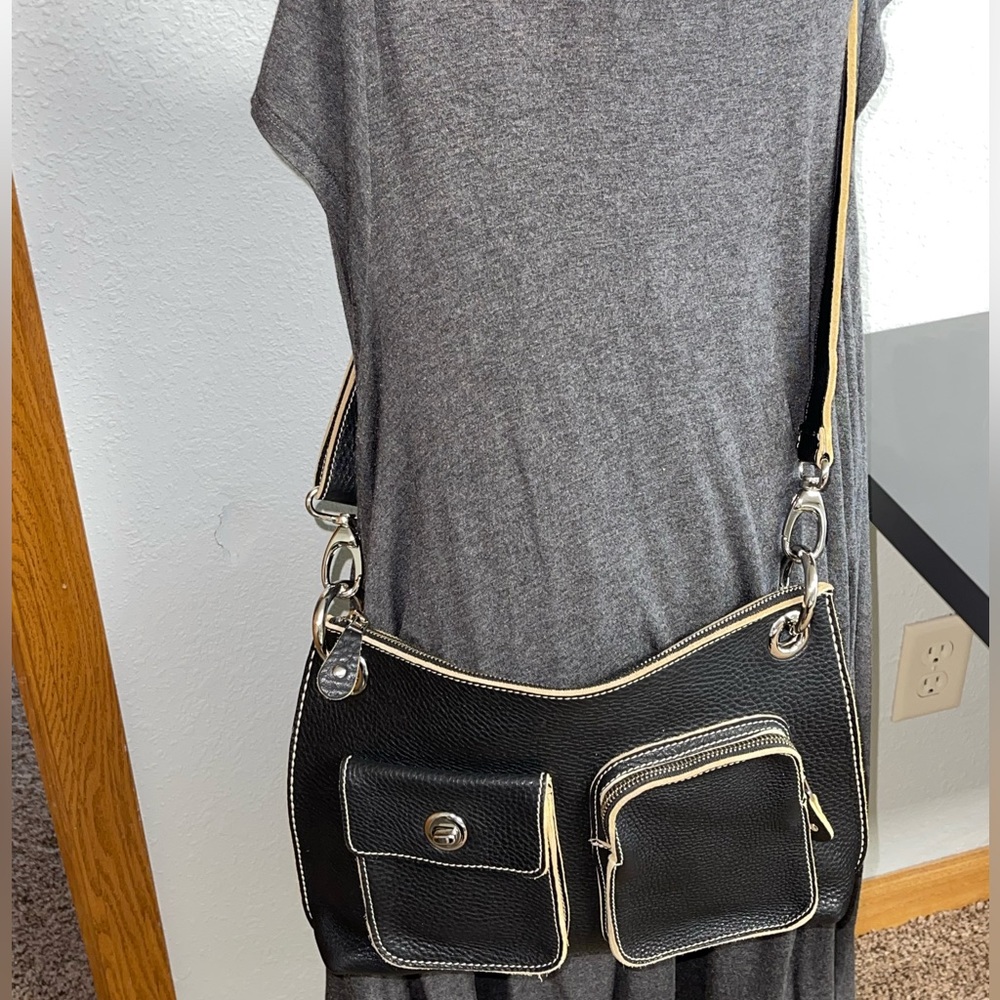 ROOTS Canada Village Tribe Black Pebbled Leather Crossbody - Picture 3 of 7